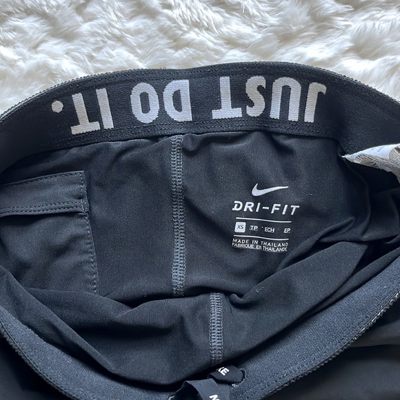 NIKE Dri-fit Running Shorts Women’s XS - Picture 2 of 6